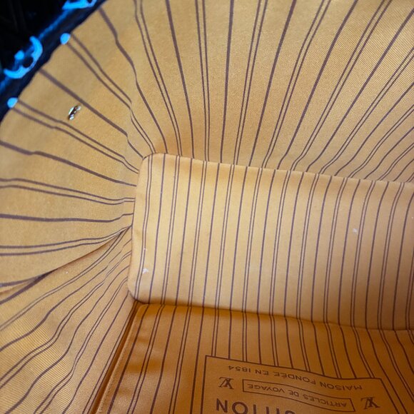 Louis Vuitton Neverfull MM Tote in Jungle Print - Picture 12 of 16